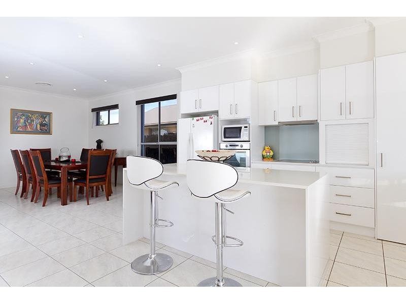 17 Southaven Drive, Helensvale QLD 4212
