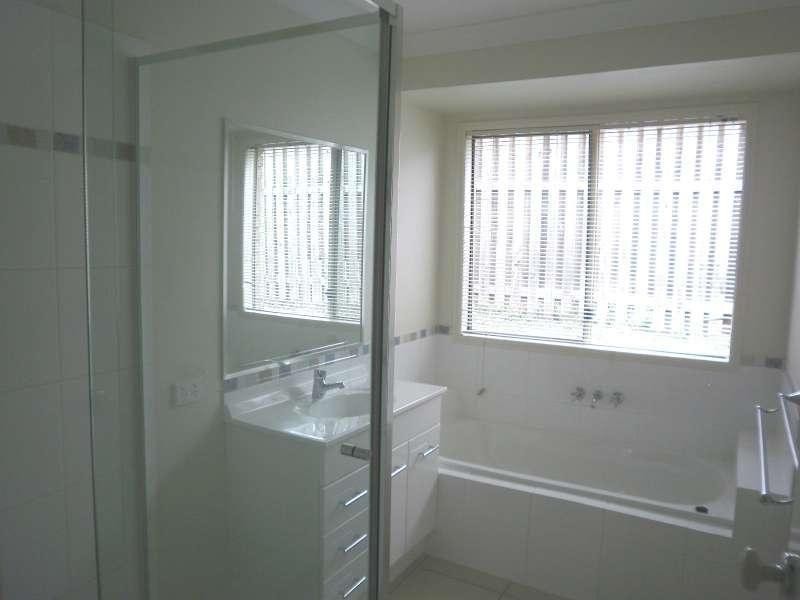 7 Starkey Street, Pacific Pines QLD 4211