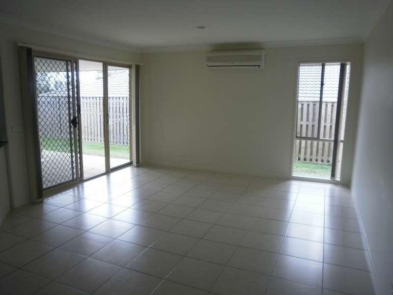 7 Starkey Street, Pacific Pines QLD 4211