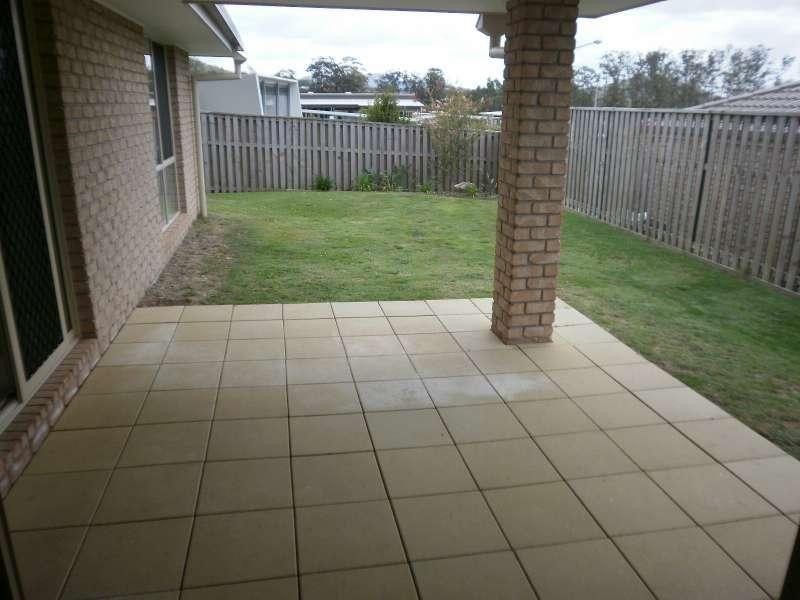 7 Starkey Street, Pacific Pines QLD 4211