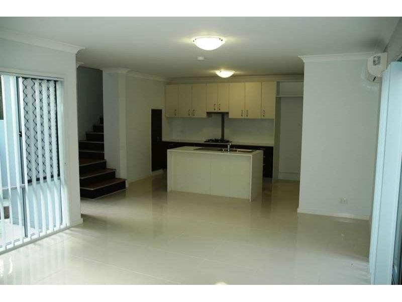 2/85 Whiting Street, Labrador QLD 4215