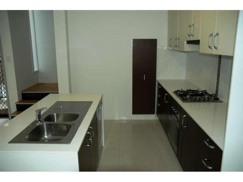 2/85 Whiting Street, Labrador QLD 4215