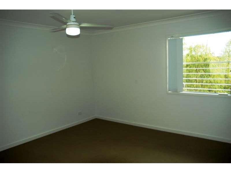 2/85 Whiting Street, Labrador QLD 4215