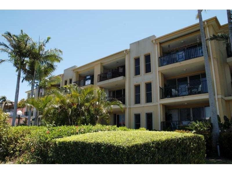 21/18 Jennifer Avenue, Runaway Bay QLD 4216