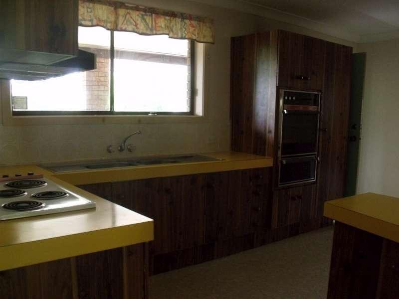 3 Sara Street, Ashmore QLD 4214