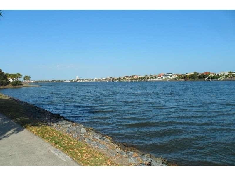 10 Little Blue Lane, Varsity Lakes QLD 4227