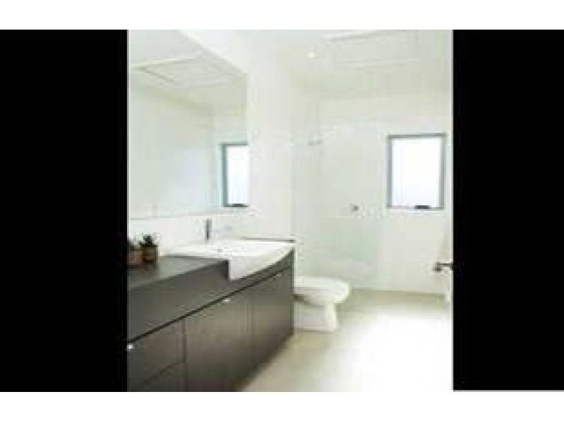 10 Little Blue Lane, Varsity Lakes QLD 4227