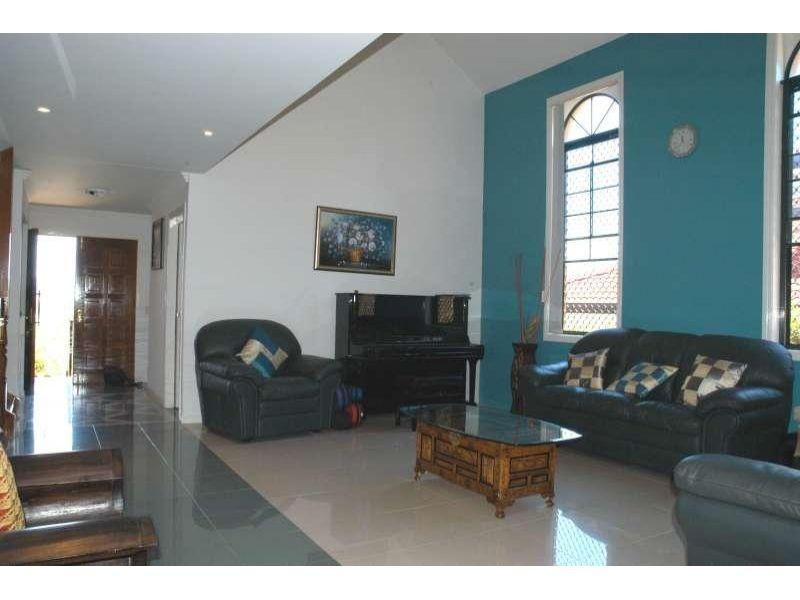 1 Chichester Drive, Arundel QLD 4214