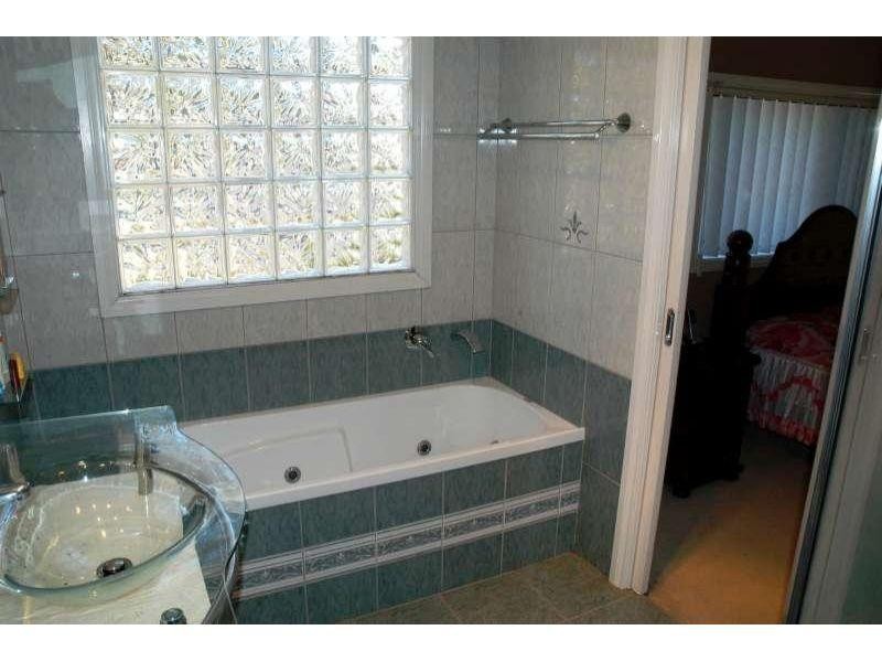 1 Chichester Drive, Arundel QLD 4214