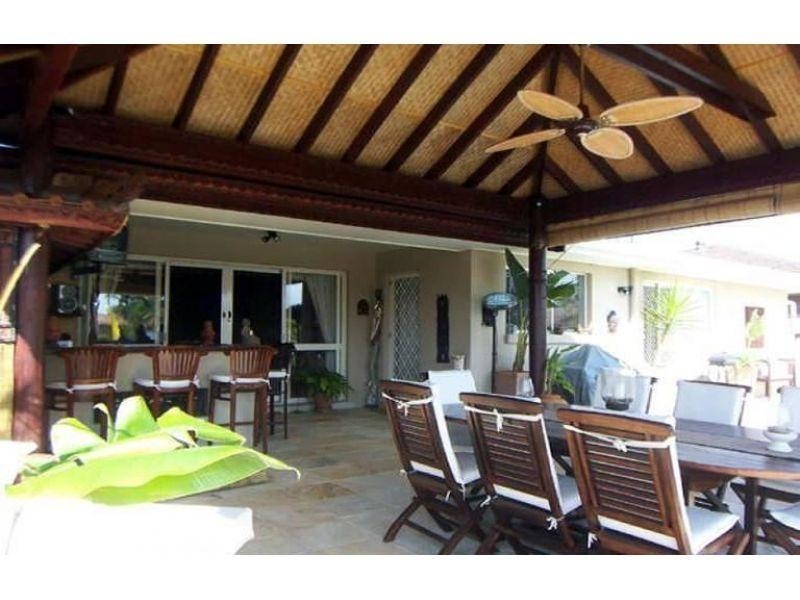 37 Poinciana Boulevard, Broadbeach Waters QLD 4218