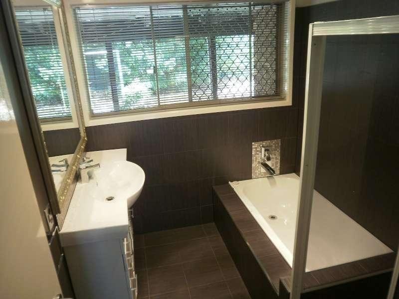 18 Goodman Close, Highland Park QLD 4211