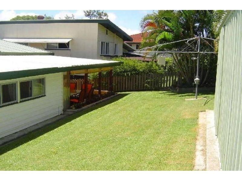 14 Kathleen Avenue, Southport QLD 4215