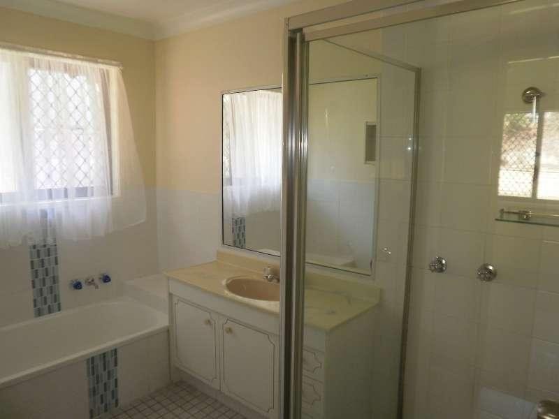 8 Clutha Court, Highland Park QLD 4211