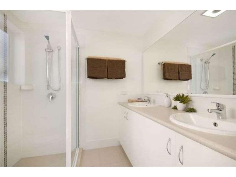 2/1 Hinterland Drive, Mudgeeraba QLD 4213