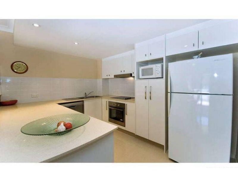 2/24-26 Parker Street, Labrador QLD 4215