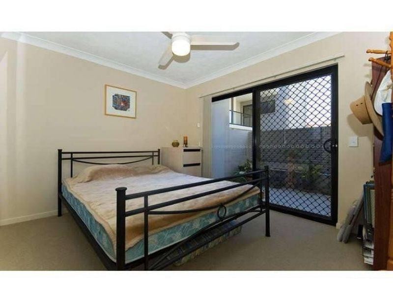2/24-26 Parker Street, Labrador QLD 4215