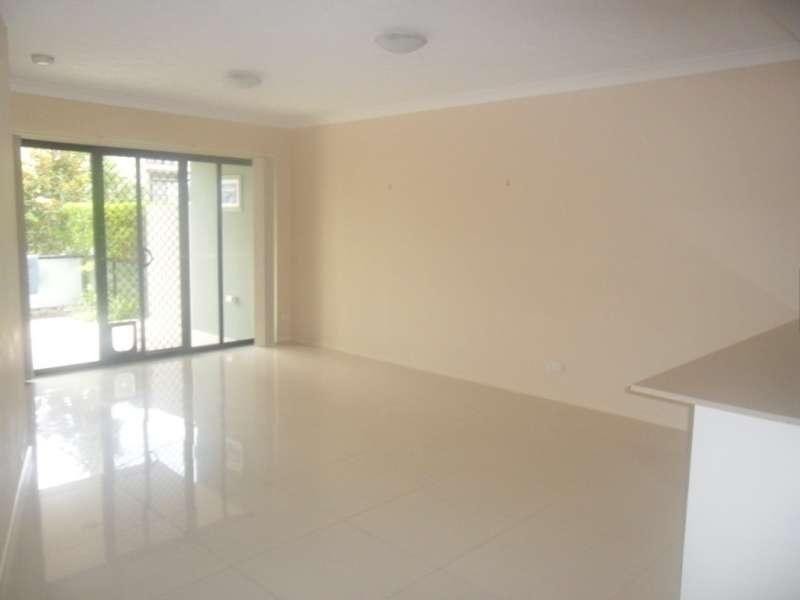 2/24-26 Parker Street, Labrador QLD 4215