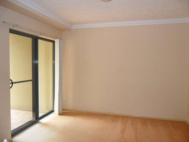 3/25 Chester Terrace, Southport QLD 4215