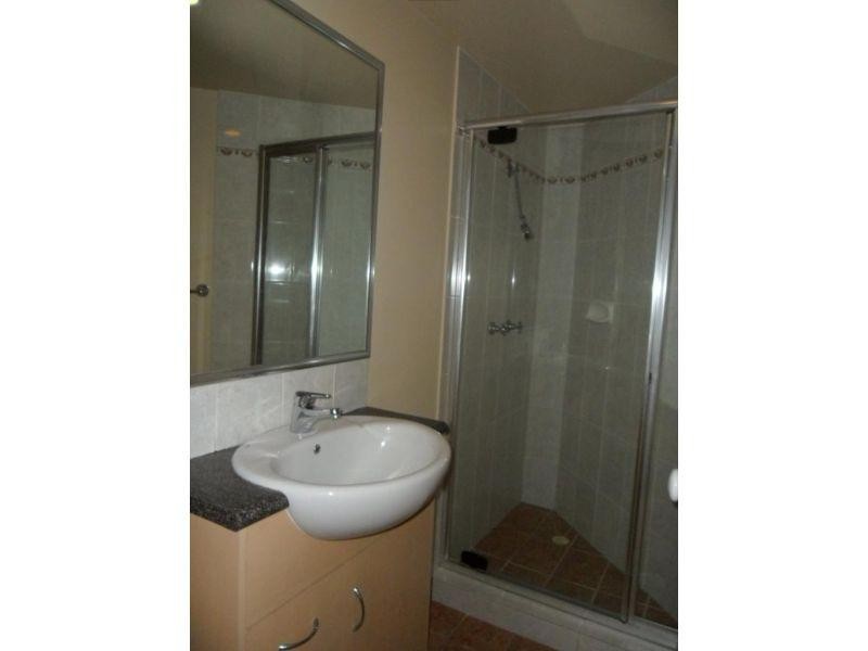 3/25 Chester Terrace, Southport QLD 4215