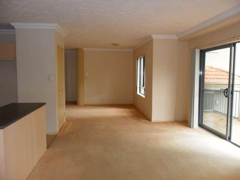 3/25 Chester Terrace, Southport QLD 4215