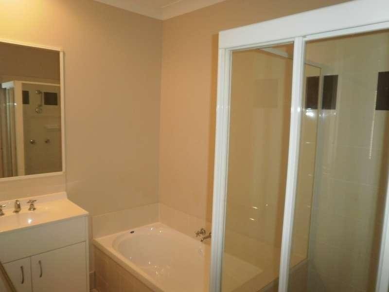1/2 Pilar Court, Molendinar QLD 4214