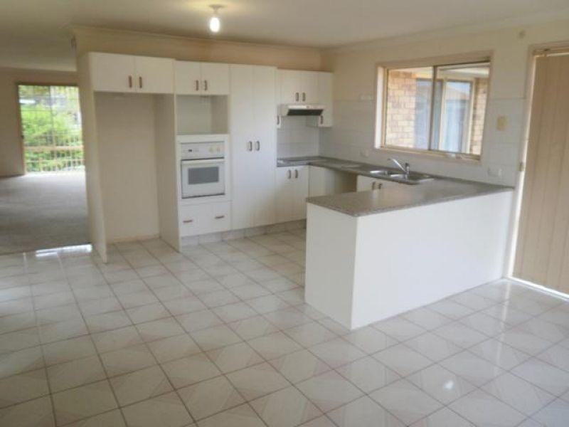 2 Regal Court, Highland Park QLD 4211