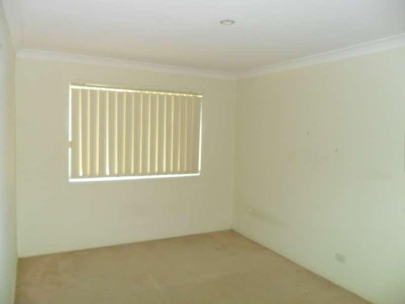 8 Zeller Crescent, Arundel QLD 4214