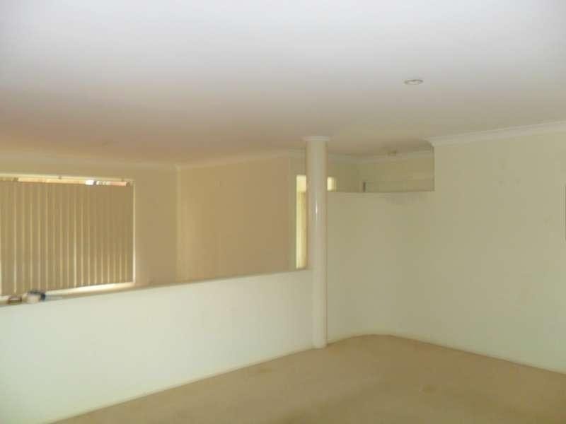 8 Zeller Crescent, Arundel QLD 4214