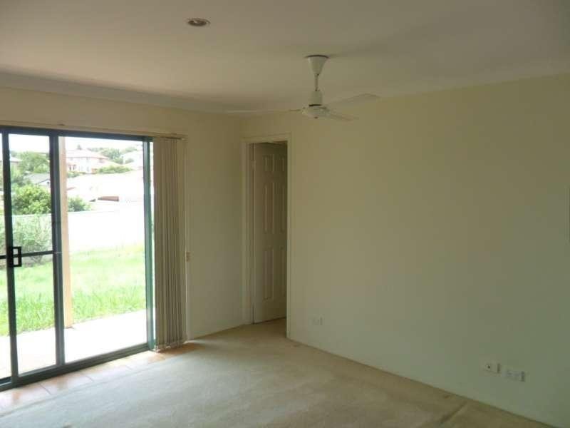 8 Zeller Crescent, Arundel QLD 4214