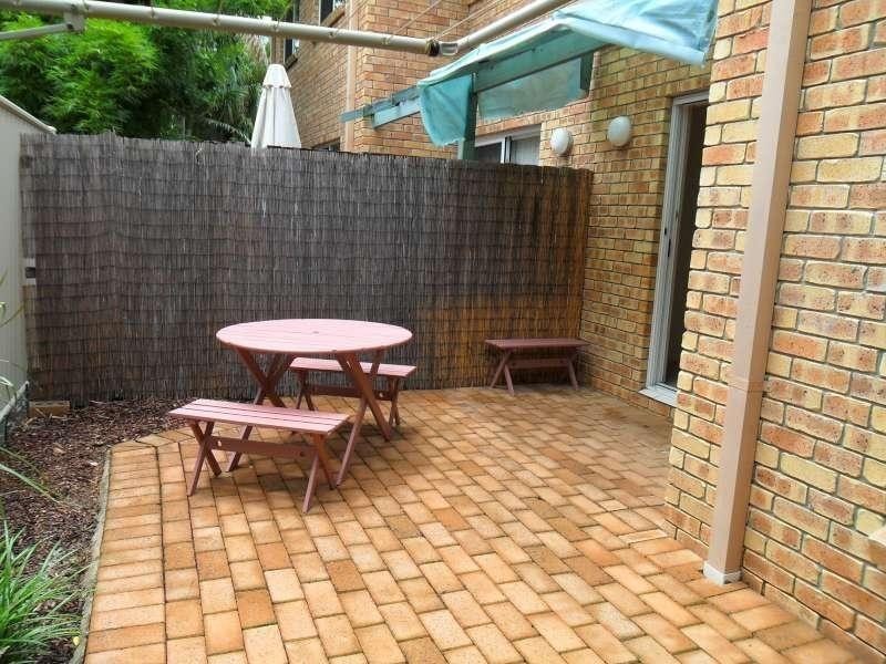 10/6 Harley Street, Labrador QLD 4215