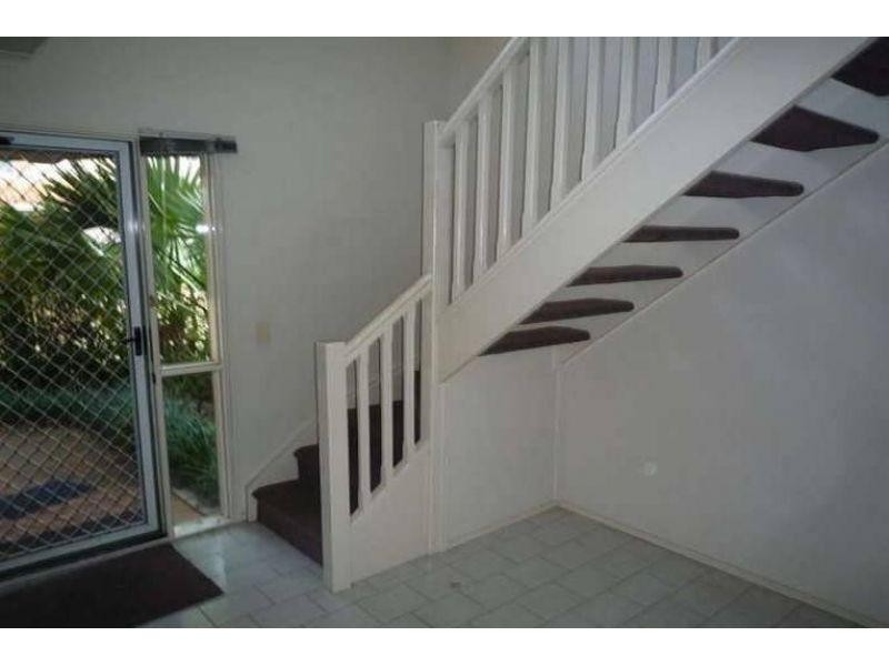 10/6 Harley Street, Labrador QLD 4215