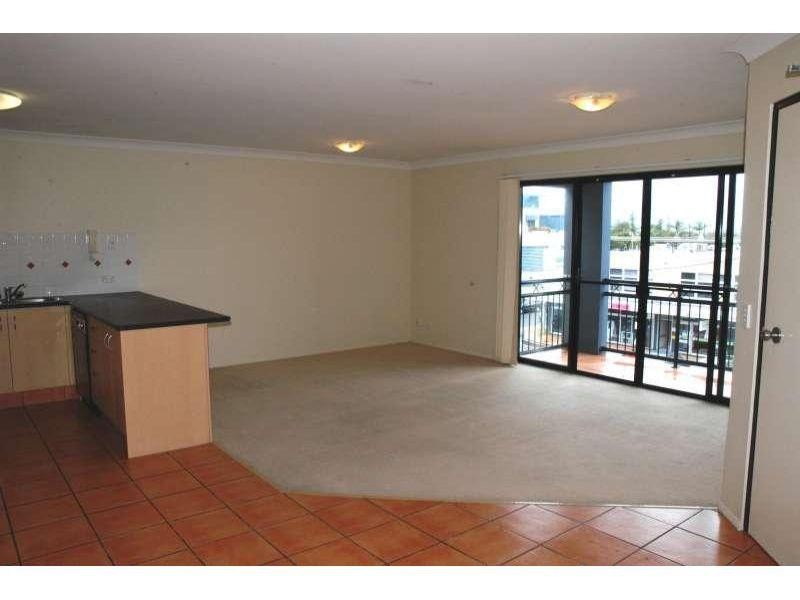 18/5-7 Railway Street, Southport QLD 4215