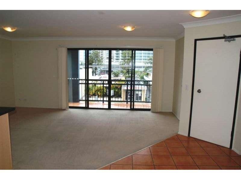 18/5-7 Railway Street, Southport QLD 4215