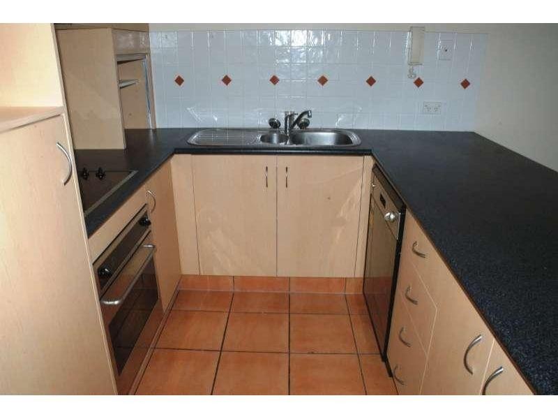 18/5-7 Railway Street, Southport QLD 4215