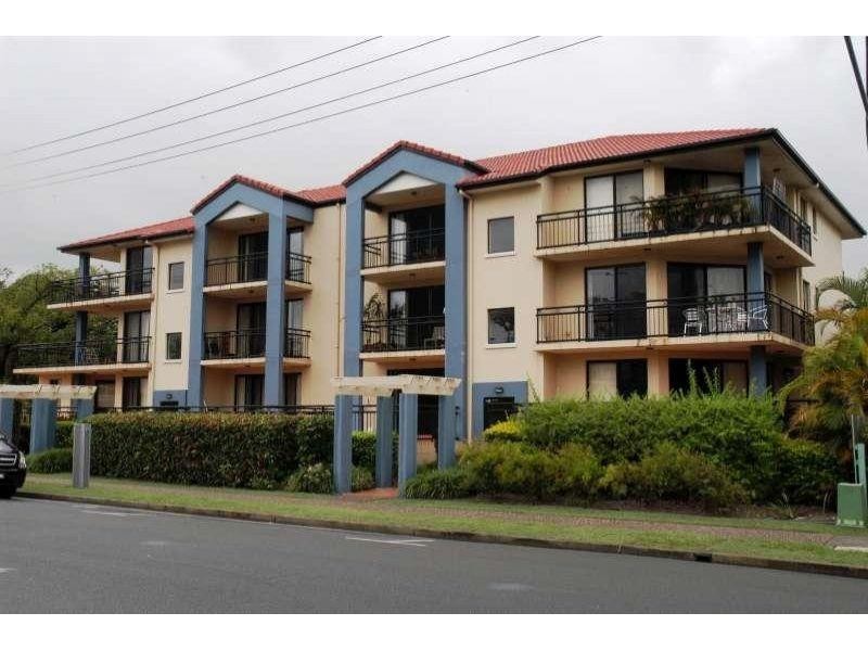 18/5-7 Railway Street, Southport QLD 4215