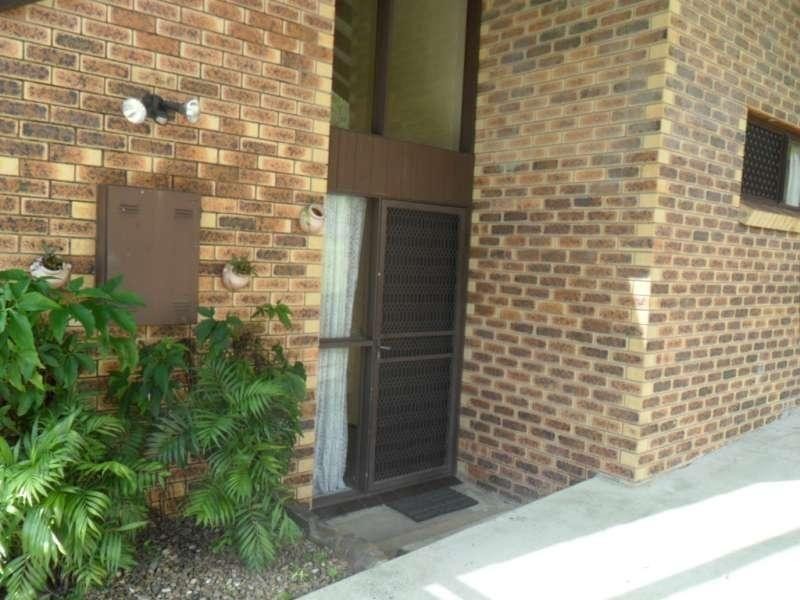 8 Alison Road, Carrara QLD 4211