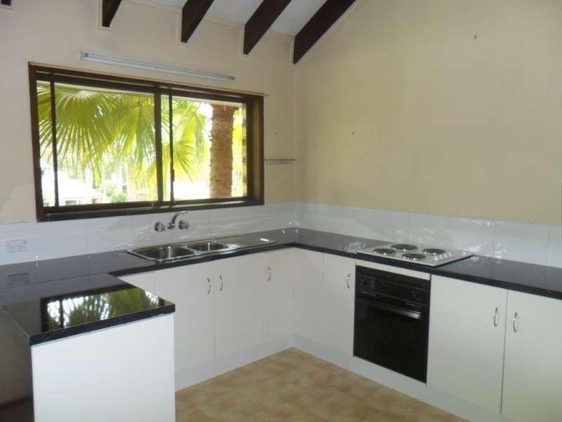 8 Alison Road, Carrara QLD 4211