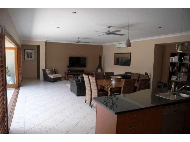 16 Palma Crescent, Varsity Lakes QLD 4227