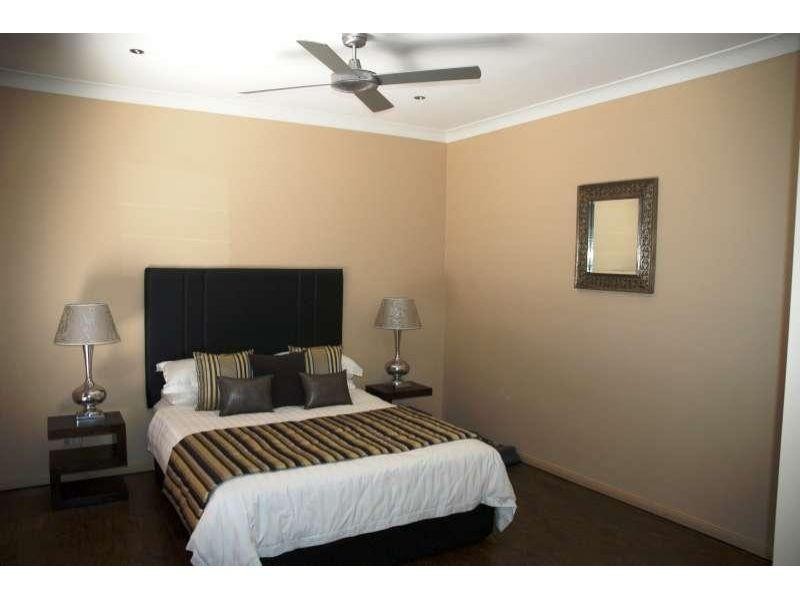 16 Palma Crescent, Varsity Lakes QLD 4227