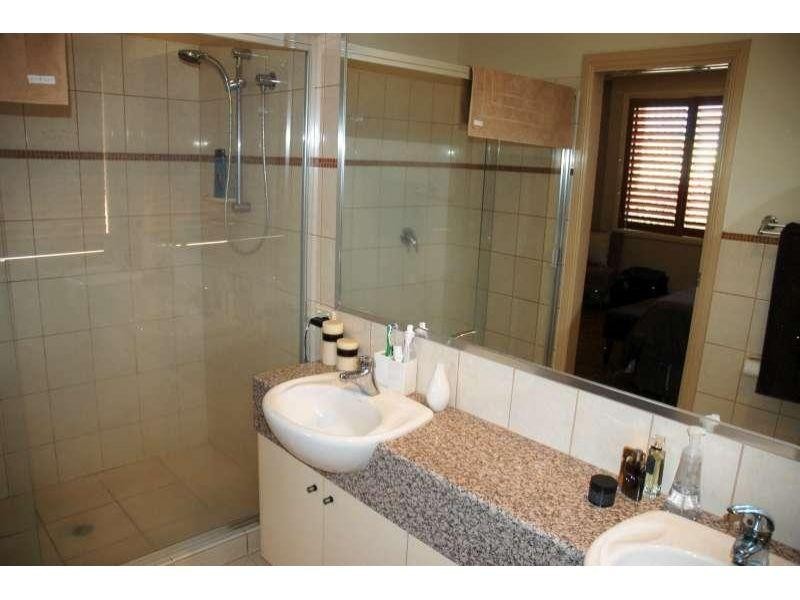 16 Palma Crescent, Varsity Lakes QLD 4227