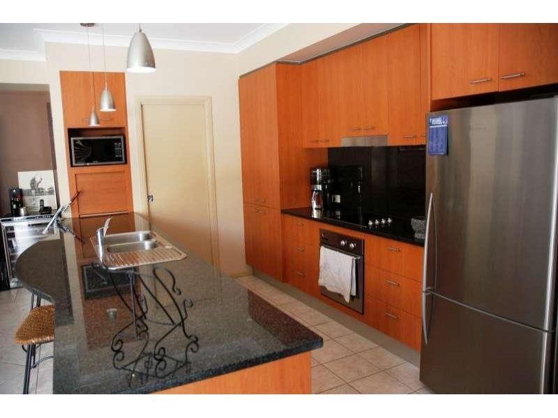 16 Palma Crescent, Varsity Lakes QLD 4227