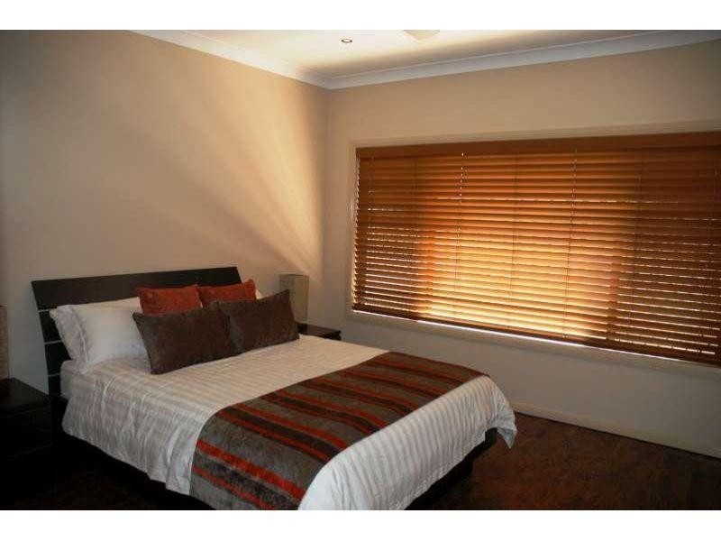 16 Palma Crescent, Varsity Lakes QLD 4227