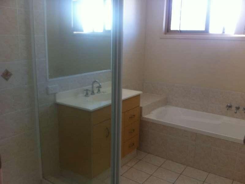 27 Clear River Boulevard, Ashmore QLD 4214