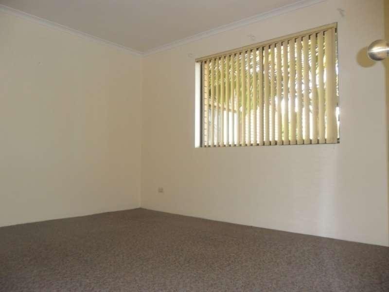 9/25 Imperial Parade, Labrador QLD 4215