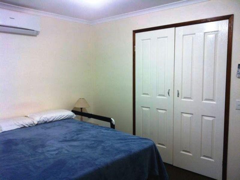 2/4 Paramount Place, Oxenford QLD 4210