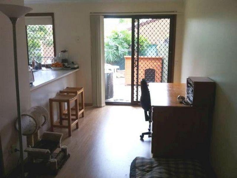 2/4 Paramount Place, Oxenford QLD 4210