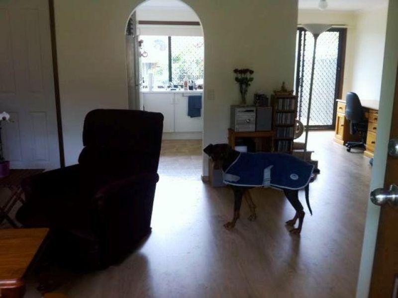 2/4 Paramount Place, Oxenford QLD 4210