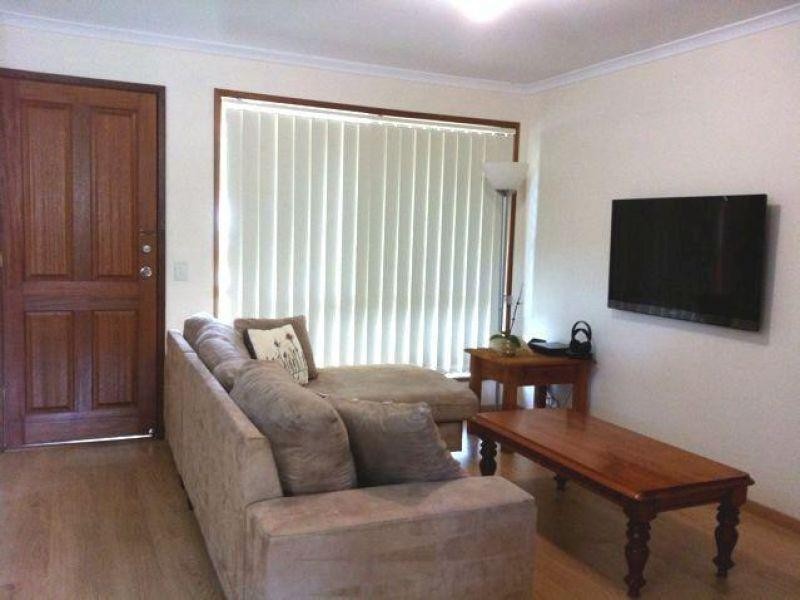 2/4 Paramount Place, Oxenford QLD 4210