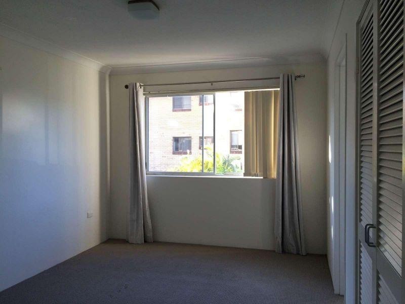 2/216 Marine Parade, Labrador QLD 4215