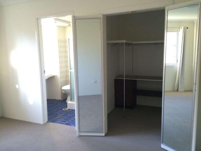 2/216 Marine Parade, Labrador QLD 4215